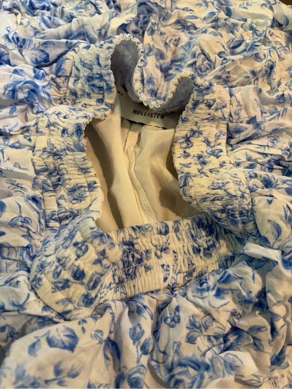 Hollister mini floral tiered skirt / skort with pockets, size S and EUC